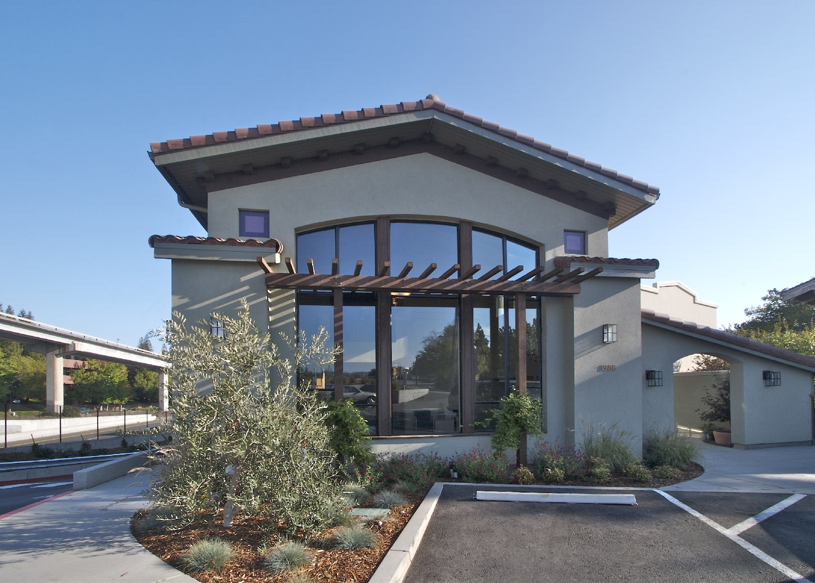 Front view of Acalanes Court in Walnut Creek, CA.