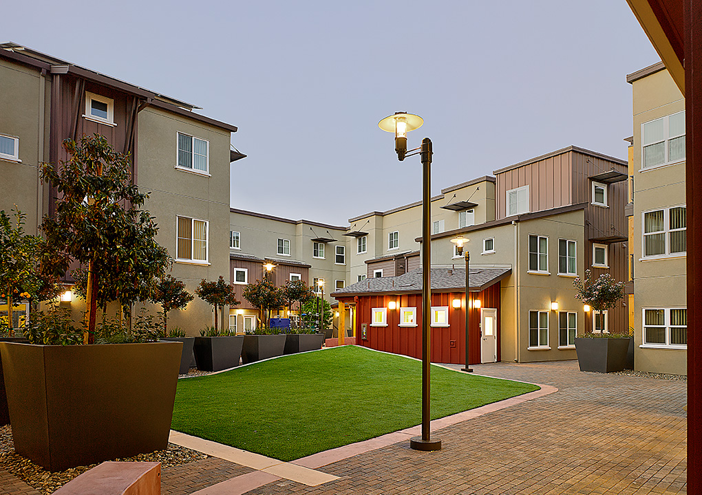 Courtyard at dusk at Arboleda Apartments in Walnut Creek, CA