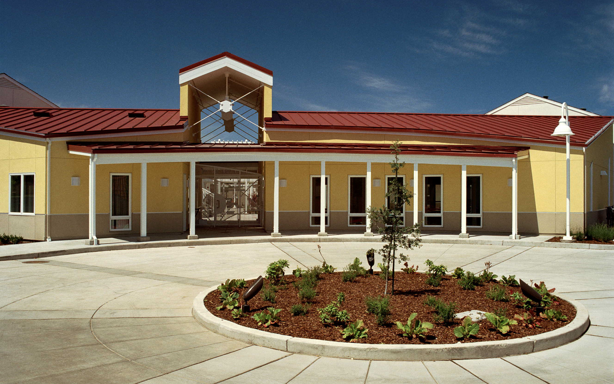 Main entrance of Fremont Oak Gardens in Fremont, CA