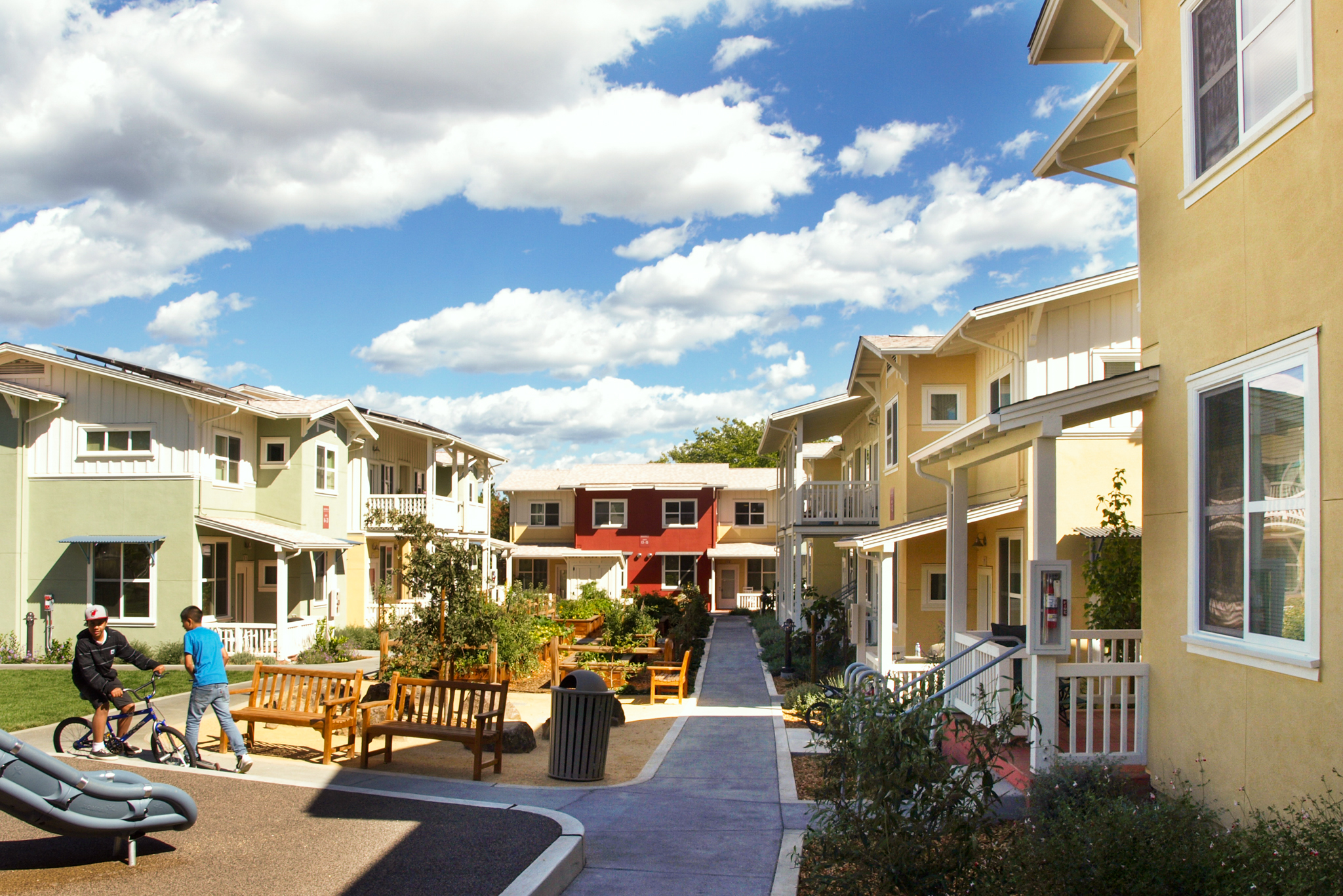 Courtyard view of Valley Oak Homes in Petaluma, CA